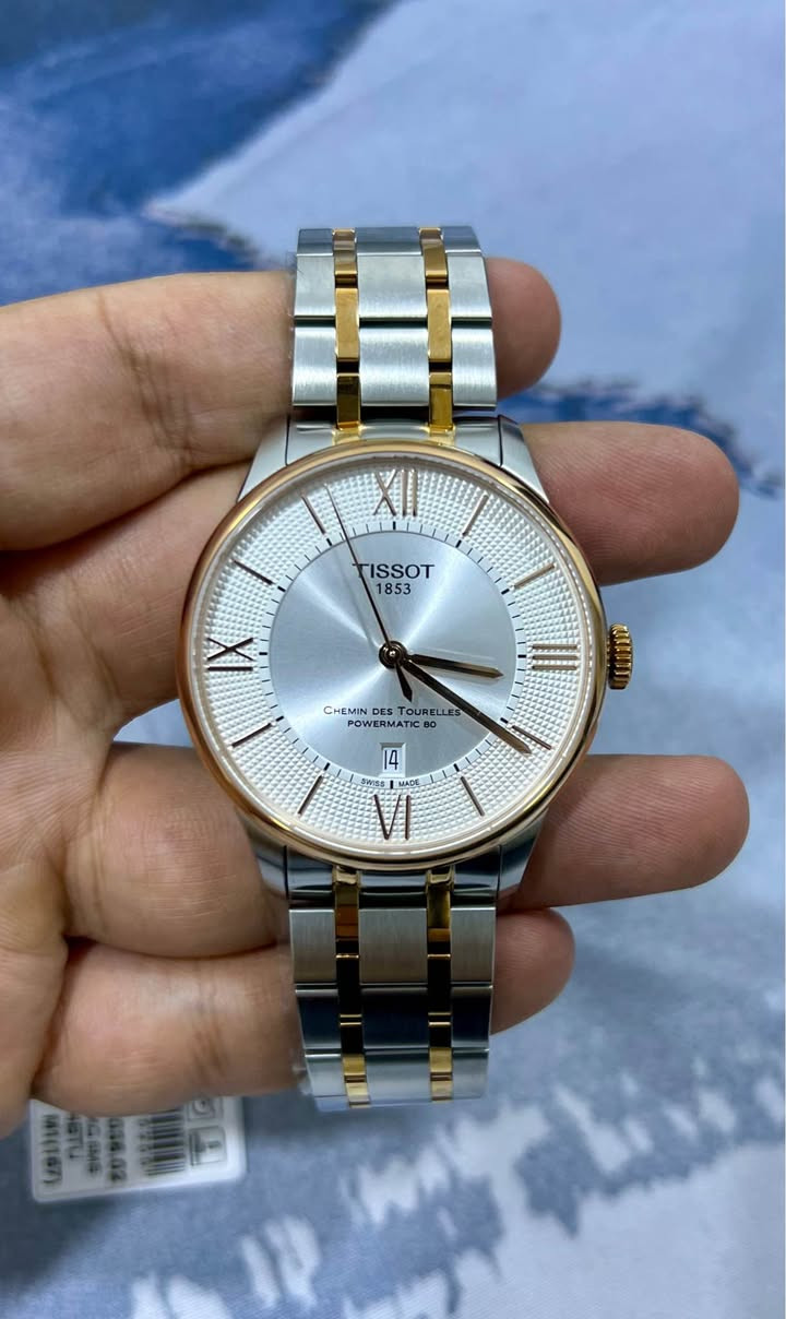 Tissot Chemin des Tourelles ساعة

 ساعة تبسوت اصليه تجمع بين الأناقة الكلاسيكية والدقّة السويسرية، من طراز Tissot Chemin des Tourelles Powermatic 80.
تصميم راقٍ باللون الفضي والذهبي الوردي، وساعة تعمل بنظام أوتوماتيك بمحرك Powermatic 80 الذي يمنحك احتياط طاقة يصل إلى 80 ساعة 

 المواصفات:
 •  النظام: أوتوماتيك (Powermatic 80)
 •  اللون: سيلفر مع لمسات ذهبي وردي
 •  الهيكل والسوار: ستانلس ستيل ثنائي اللون
 • قطر الساعه : 42
 •  مقاومة للماء

 السعر: 900 الف
 للتواصل: عبر الخاص او واتس اب
*********** بغداد, العراق
