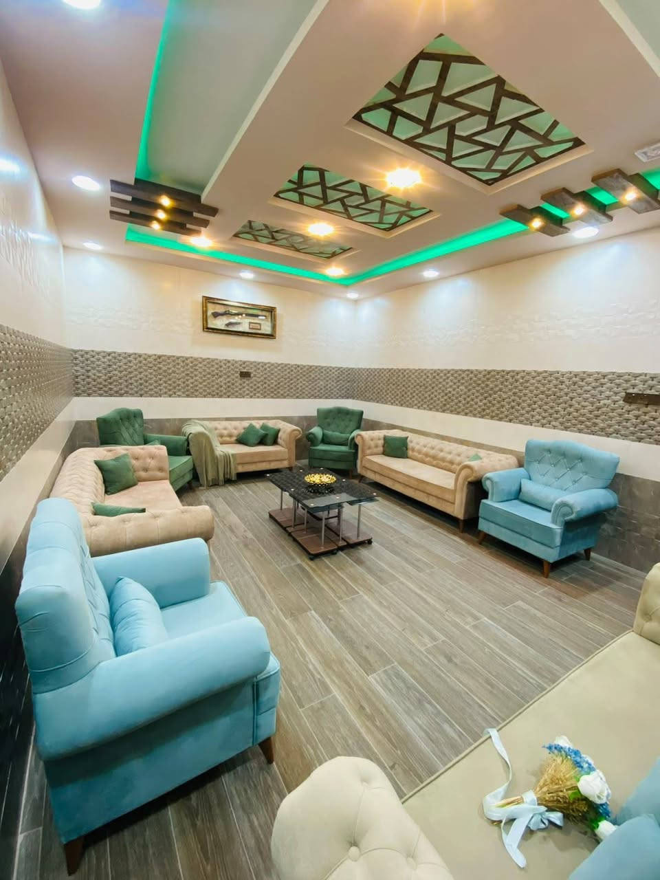بيت جاهز للبيع
المساحة 207 م 

 

عدد الغرف 2 وصالة ومطبخ واستقبال 

البيت متكامل  والبناء حديث كما في الصور 

البيت زراعي وفيه وصل بلدية (رسمي) 

الموقع مزرعة ملا علو قرب الافرع السته في ١٧ تموز يعني قريب عالسوق 

جوار البيت حديقة 

الاتصال هنا 

***********

***********
