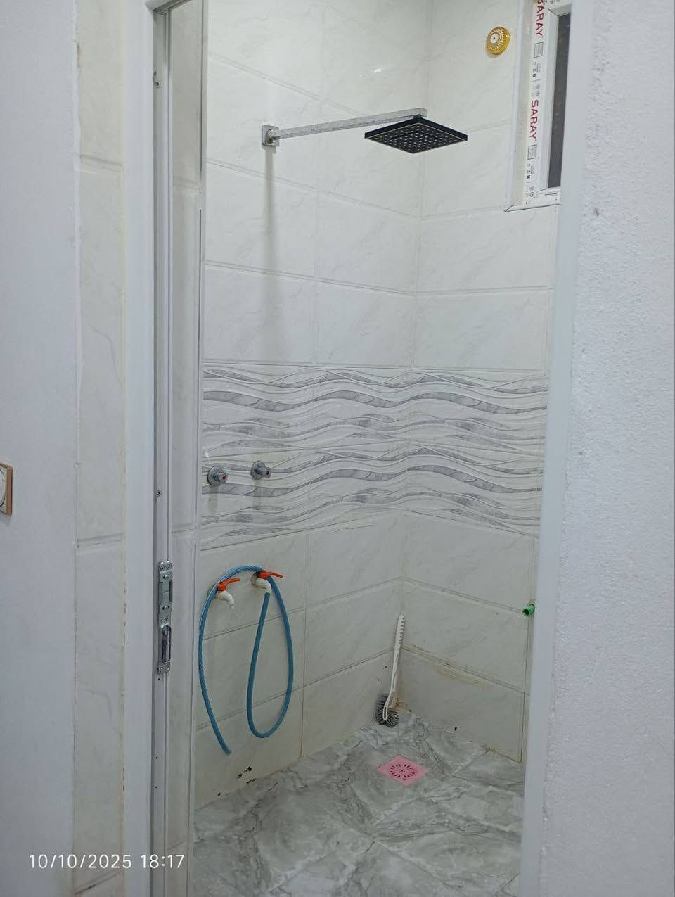 سلام عليكم دار البيع مساحه 100متر قاط واحد جزء ثاني كامل خدمات طابو زراعي سند 25  العنوان حولي تحرير زراعي محمد ليله الاستفسار على هذا الرقم ***********
