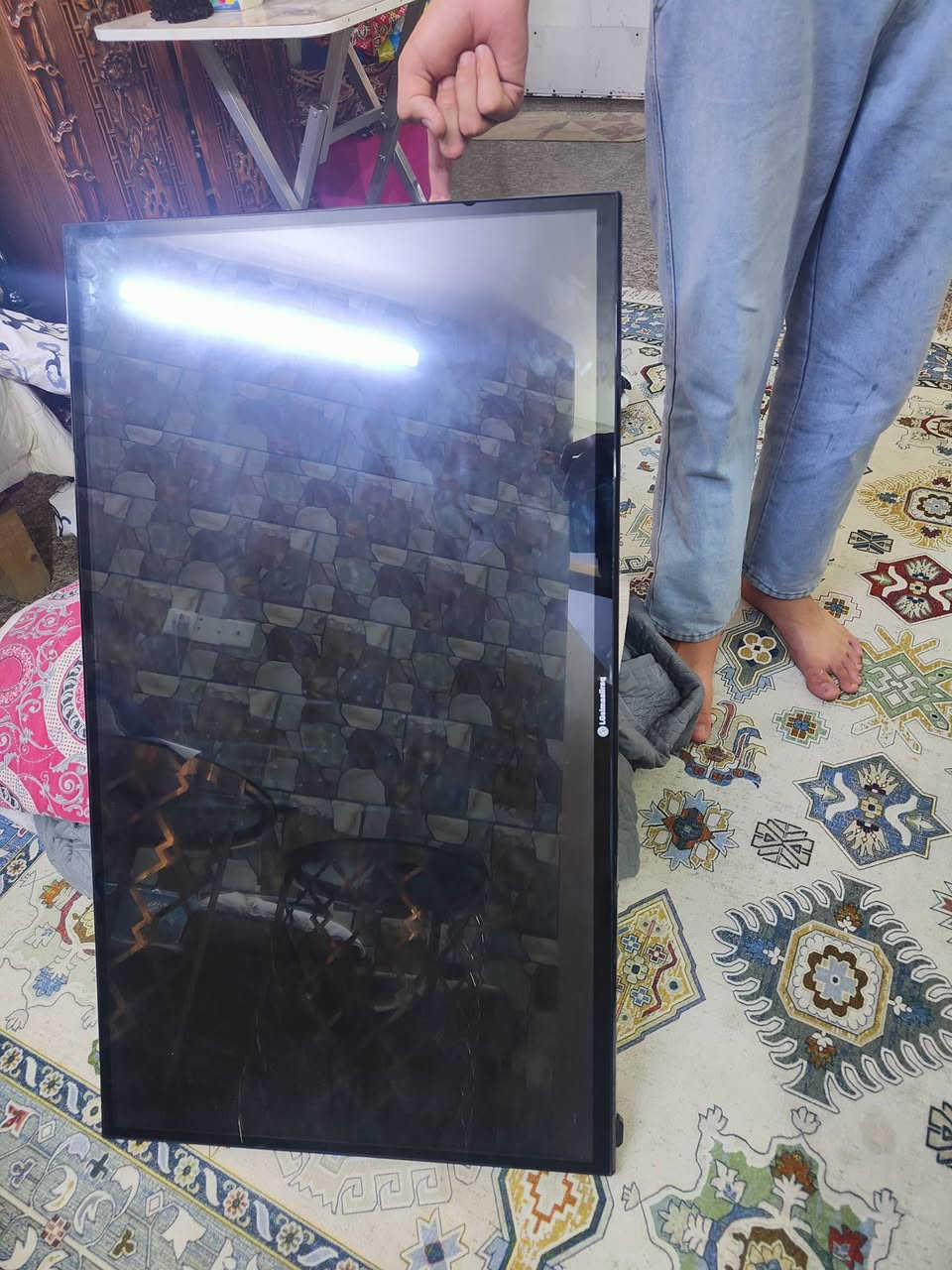 تلفزون للبيع lg استعمال قليل
حجم 42 رايده ب 125 قفل 

الهاتف / ***********
