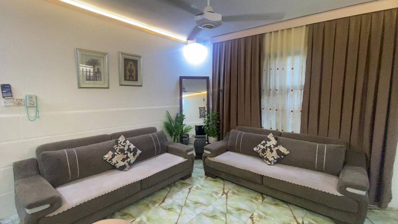 السلام عليكم
طخم 9 مقاعد تركي اصلي ثقيل سريري
للبيع السعر 500 وبي مجال مكانة حي الجهاد


**إذا كنت صاحب هذا الإعلان وتريد حذفه لأي سبب، رجاءا أرسل رسالة إلى الدعم الفني**