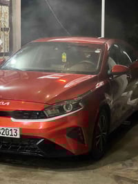 عندي كيا فورتي ٢٢ لون مشمشي رقم شمالي اريد اراوس كي فايف ٠٧٨١٦٥٧١٦٠٩