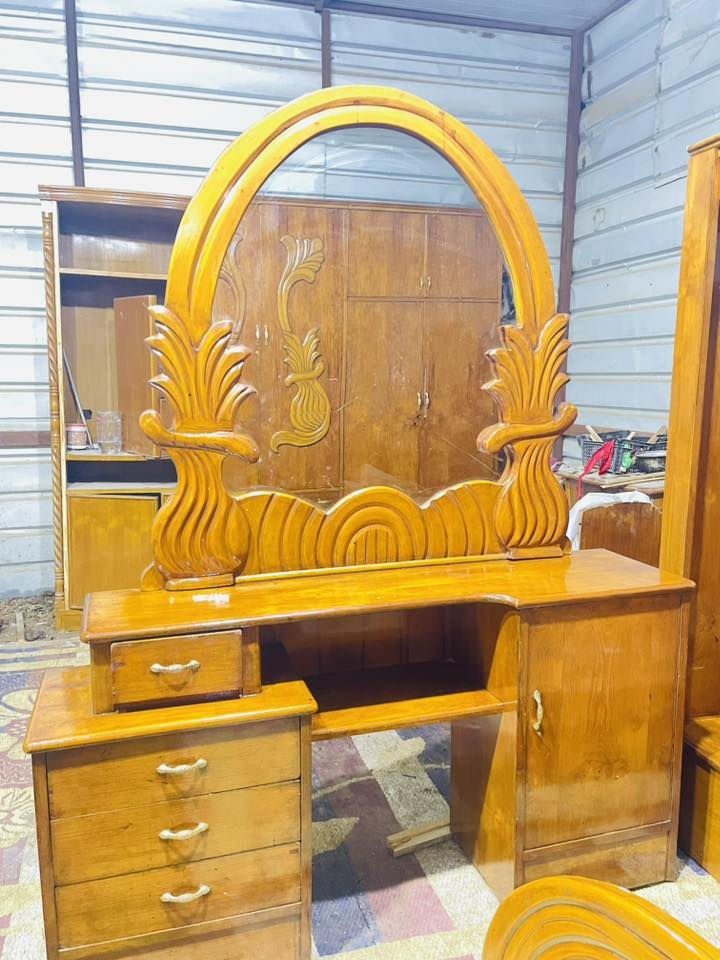 غرفه اخشاب للبيع ست ابواب ملحق صاج داخل وخارج شغل تزكام ضهر جرجوبه مال العاءله السعر ٧٠٠الاتصال على الرقم ***********متواجد واتساب وعندي توصيل
