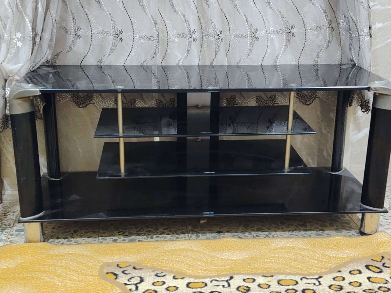 ميز بلازمه ومكنسه كهربائية و مسطبه ٣ مقاعد ستيل السعر كلهن ١٠٠ ألف للاتصال ***********
