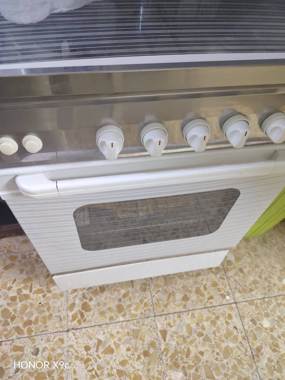 السلام عليكم مجمده وطباخ نظافه 90% مكان بغداد بلديات للبيع  ***********
