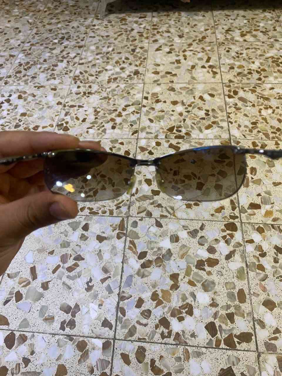 للبيع نظارة Ray-Ban أصلية
الموديل: RB3390  
الصنع: Made in Italy  
اللون: إطار أسود معدني، عدسات بنية متدرجة  
القياس: 65□15 - 125  
الحالة: مستعملة نظيفة، عدسات خالية من الخدوش  
مزاد


**إذا كنت صاحب هذا الإعلان وتريد حذفه لأي سبب، رجاءا أرسل رسالة إلى الدعم الفني**