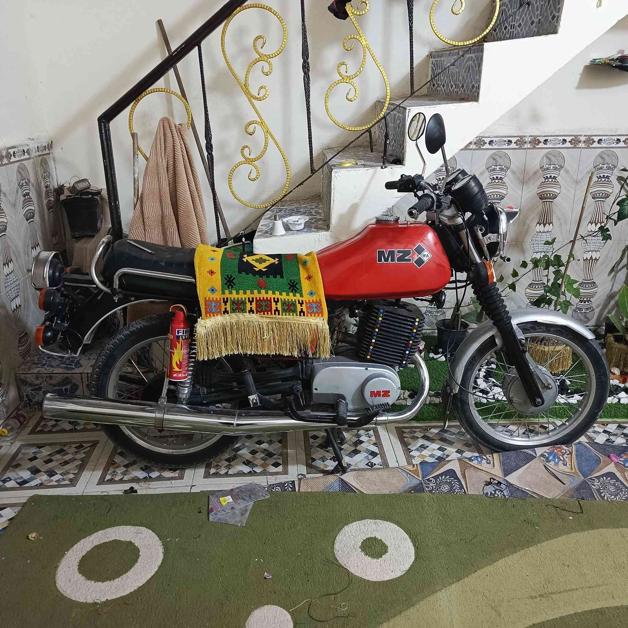 للبيع امزت موديل 82مكينه تركيكصه 3 شاصي مابي لحيم عده اشويه بلمجمع مكينه ناعمه مابيهت صوت لبه وفلاوين  كهربائيات كلها شغاله العنوان كربلاء الدراجه اصوليه بس تنباع بدون رقم السعر 2250 وبيها مجال الاتصال ***********
