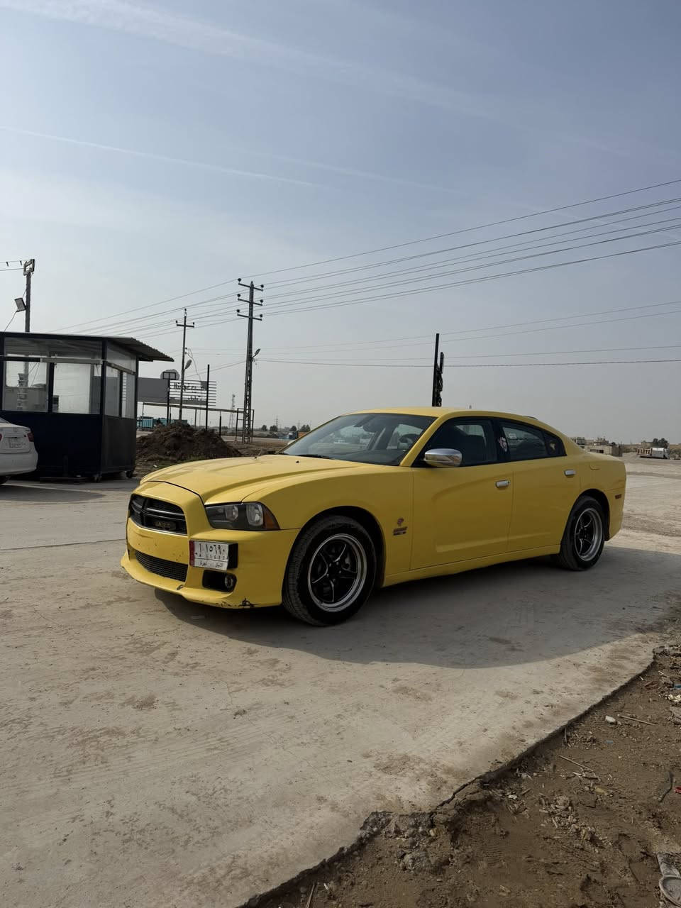 السلام عليكم 
للبيع جارجر 2012 بوليسي حادثها جاملغ وبنيد رقم انبار مشروع وطني السيارة جديدة وجاهزه مانقصها برغي  خطها حي بغداد 
143 ورقة وبيها مجال قليل ***********
