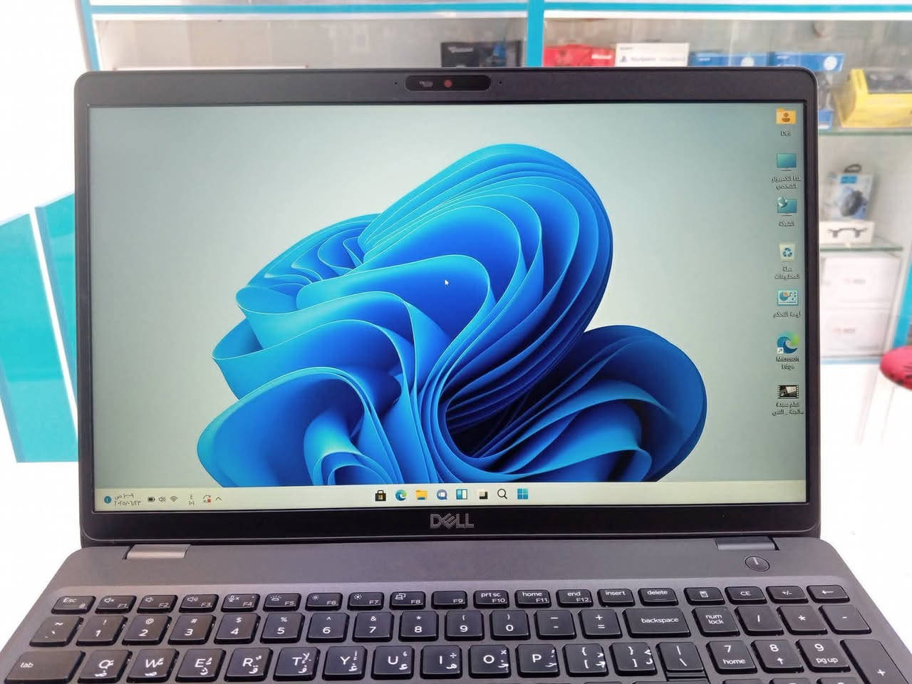 DELL 5500  Ci5جيل ثامن سلم حجم شاشة كبير 15.6 
 السعر ثابت 270 الف مع التوصيل المجاني والحقيبة 
.
مناسب للدراسة والبرامج المكتبية والطباعة والتصفح  نظافة عاليه جدا للتواصل *********** 
……………………
 المعالج Core i5-8 th  
 ذاكرة الوصول العشوائي (الرام) 8GB 
 التخزين( الهارد) SSD 256GB 
 مقاس شاشة 15.6  
 منفذ HDMI & TYPE C 
 كيبورد  عربي انكليزي
الرام و الهارد قابل للتطوير 
…………………………………
