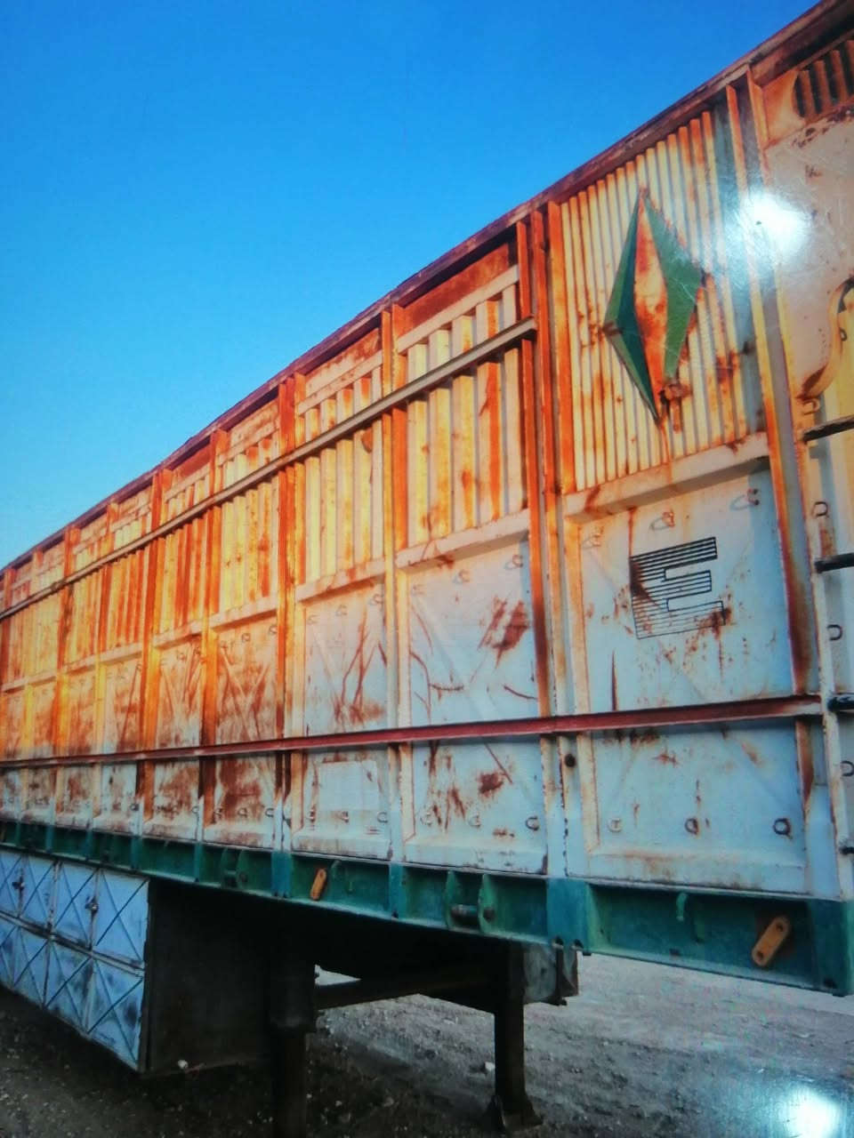 عربانه للبيع الطول 13,60شاصي الماني حداده سوريه ثلاث دناكير دناكير14مربع ثلااجه مطبخ صديك هوه كربأء جاهزه ع شقل كلش حلوه موجوده برمادي بناحيه الوفاء مكلف بنشر اتصال ***********
