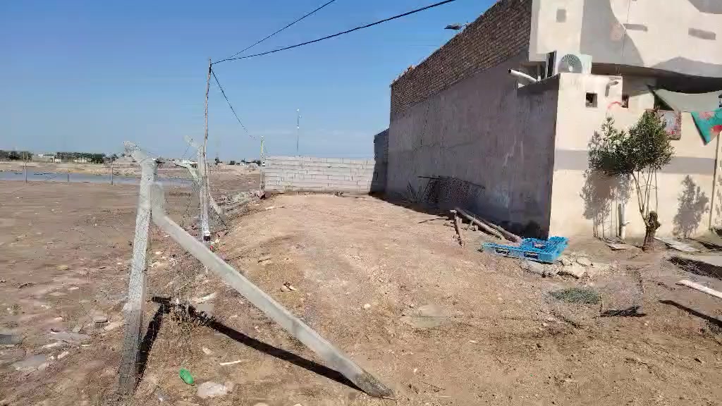 السلام عليكم قطعت ارض 100م واجه 5نزال 20م حي الكفيل بضهر جامعه العميد تبعد عن طريق الزوار 5دقايق حي هاده ومرتب زراعي سند 25 السعر مناسب جدا ‏للستفسار اتصال على الرقم ‪0783 692 7119‬‏ المكان كربلاء المقدسة طريق يا حسين خلف جامعه العميد
