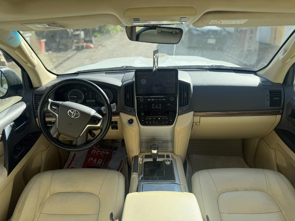 السلام عليكم 
لانكروز GXR V8 2016
فول مواصفات
كشنات جلد لون ابيض ابلادي
كشنات كهرباء
كشن السائق ذاكرة خزن
كامرة خلفية
ثلاجة
السيارة مفولة مواصفات 
السيارة بيهة ٣ قطع صبغ و قطعة بارد
مكان السيارة ديالى
للأستفسار اكثر الاتصال على الرقم : ***********
