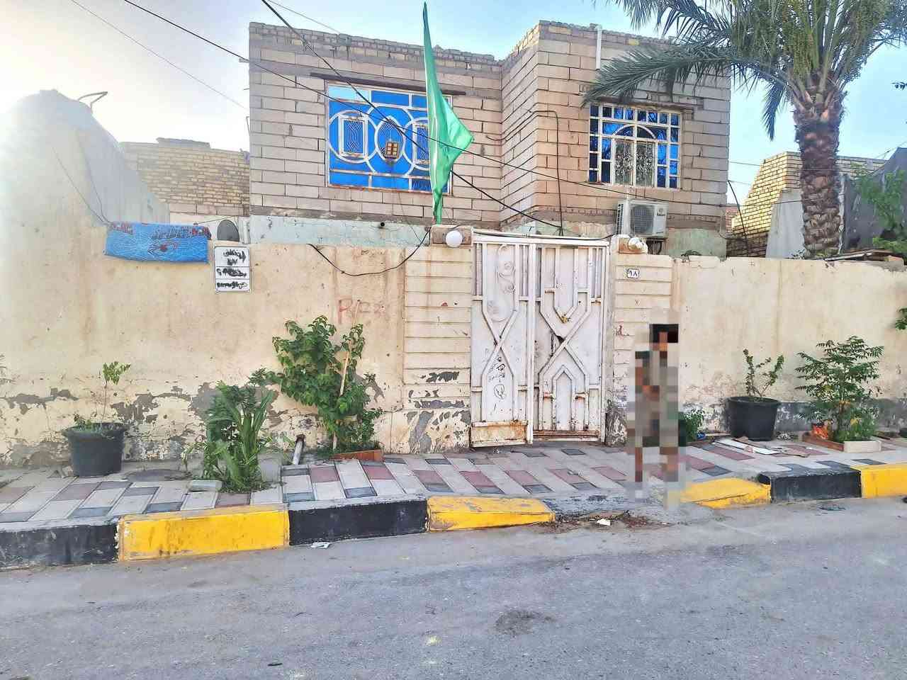 بيت طابو صرف ٢٤٠متر قاطين
حي العسكري شارع سيد جواد
بناء نص جديد ونص قديم
السعر ١٠٠
شوارع تبليط وارصفه ومجاري
ومدارس اثنين وروضه 
يعني مكانه كلش زين وقريب ***********
