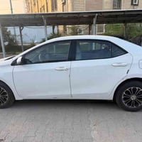 كورلا ياباني موديل ٢٠١٥ خليجي السيارة ما بيها حادث قوي عدا بارد بالباب...