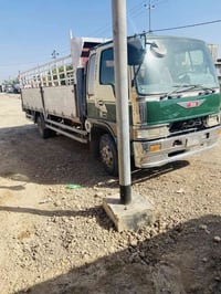 هينو للبيع تخم تاير محرك 70عادي لا صرف ولا بخار موديل 94 لاستفسار عل ر...