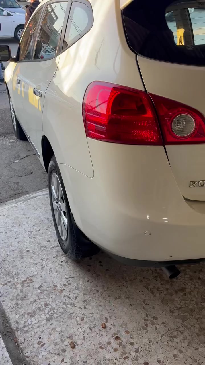 نيسان روج 2012
بدون قطرة صبغ كفالة عامه 
سنويه وارقام جديدة لوك 
محرك كير شرط 
سعر 112 ورقة 
***********
