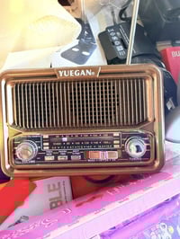 انتيكات قديمه الراديو يشغل بلوتوث و راديو و فلاش  السعر 10 الأسود بطار...