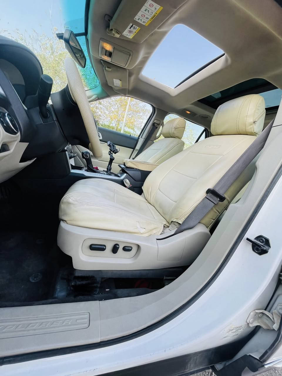 فۆرد ئیکسپلۆرا ٢٠١١
خلیجی شریکە نیفا
مواصفات xlt فول
پانۆرا
کوشن بارد + حار +کهرابی +جلد
سندوق بصمە
شغال
تحدید سرعە
شاشە کبیر
تحکمات ستیرن
٧ راکب
سیار جاهیز بدون نقص
بدون سبخ
سونەر موجد 
گیر محرک شرت
محرک فتح بس واترپمپ 

***********
