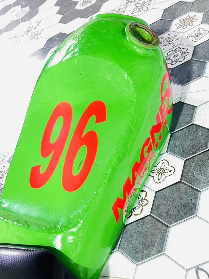 السلام عليكم شباب سيت رياضي للبيع 
(ابيع شلع) 150 وبي مجال

***********
