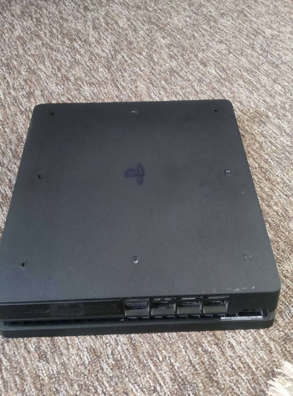 السلام عليكم
بلايستيشن ٤ سلم ( مهكر ) للبيع  

الجهاز لوك ستيكر لا مفتوح ولا مصلح نظيف جداً 
 
سعرة منافس جداً لأسعار المحلات 
____________________________________________________________

الجهاز  مهكر نظام 9.00  مع فلاش احسن نظام تهكير 
____________________________________________________________

ذاكرته 500 جيجا بايت
____________________________________________________________

ملحقاته : 
1. كيبل HD 

2. كيبل تشغيل 

3.  جويستك عدد ٢ تجاريات درجه اولى 

4. كيبل شاحن للجويستك 

____________________________________________________________
 بي تقريباً  أكثر من ٧  العاب منها فيفا و GTA5 و fc24 و روكت ليغ و باتمان و هجوله و God of war 4 

____________________________________________________________

و يوجد جهاز  يو بي اس حجم (١٥٠٠ )نظيف بي بس كسر صغير مثل ما موضح في الصورة  ما مأثر على الأداء 
____________________________________________________________

سعر الجهاز بدون يو بي اس ( ٢٥٠ الف دينار )

سعر الجهاز مع اليو بي اس و جميع الملحقات ( ٢٧٥ الف دينار  )


**إذا كنت صاحب هذا الإعلان وتريد حذفه لأي سبب، رجاءا أرسل رسالة إلى الدعم الفني**