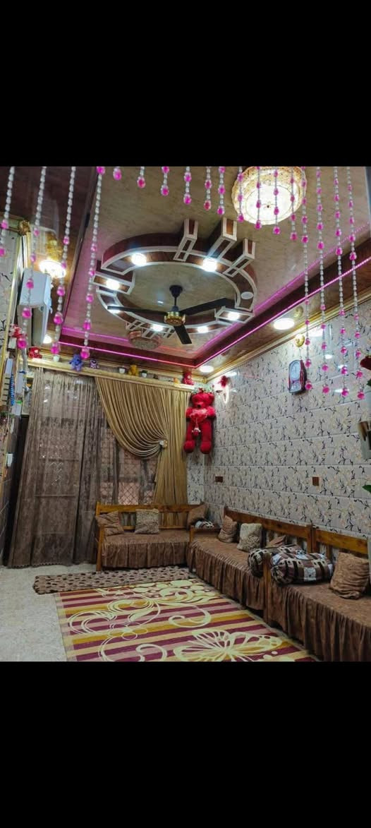 سلام عليكم 
دار للبيع 100 متر زراعي سند 25
يتكون من ثلاث غرف نوم + صالتين + استقبال 
العنوان حي 7 نيسان/ خلف الكليه الاساسيه شارع المعلب
الاتصال بالرقم
***********
