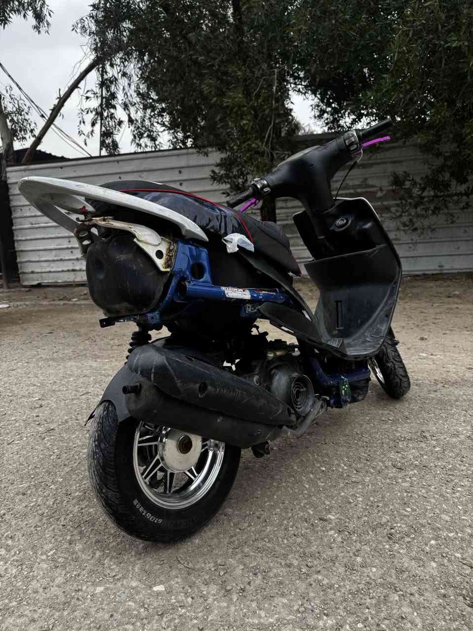 السلام عليـكم💕،
ماكس عدلة بـوشة 55 بلادي💙،
مكينة بـل جيـس💙،
ويالـة رياضـي💙،
الدراجـة مال لـعب وكفراتـه كاملـة💙،
لحية وترايش واشاير امامي وبكلايت وذيل كله كامل💙،
يـدات بريـك رياضـي💙،
شاصـي صبغ ميتاليـك ميوكـع💙،
صـدر جديد💙،
كهربائيـات كاملـة💙،
كـشن رياضـي💙،
نقصـها بس براغي السلف طاك💙،
السعـر 450 وبيها مجال💙،
رقم التواصل 
***********💙،
موجود واتساب وفيس💙.
