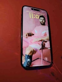 14 برو ماكس  ذاكرة 256 نموذج m  الجهاز مداخل تصليح أبدا  بطاريه ٨٤ كار...