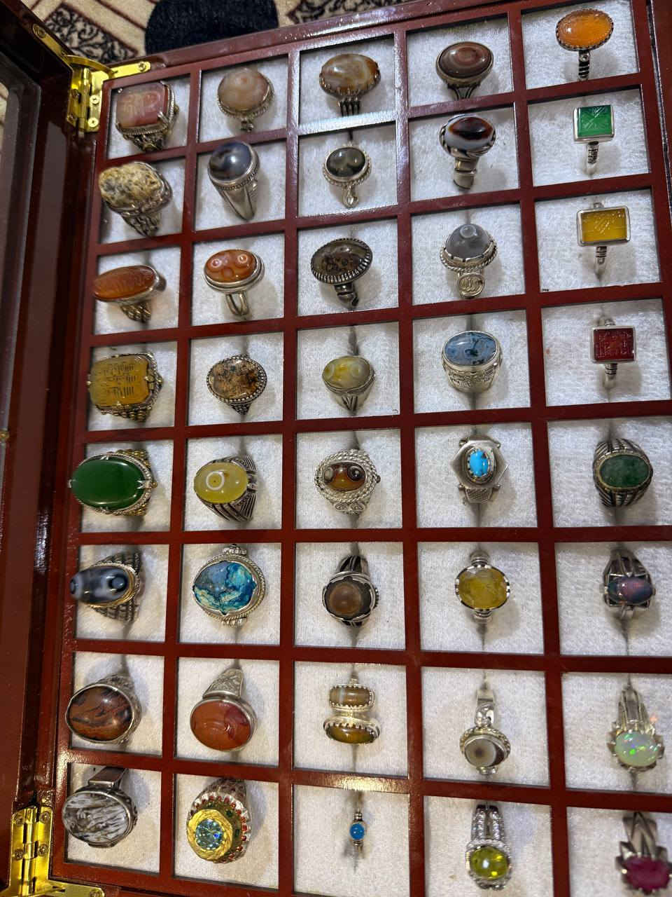 للبيع شلع بيهن داير ذهب وبيهن تحف المال للبيع شلعة وحده ***********
مكاني بصرة
