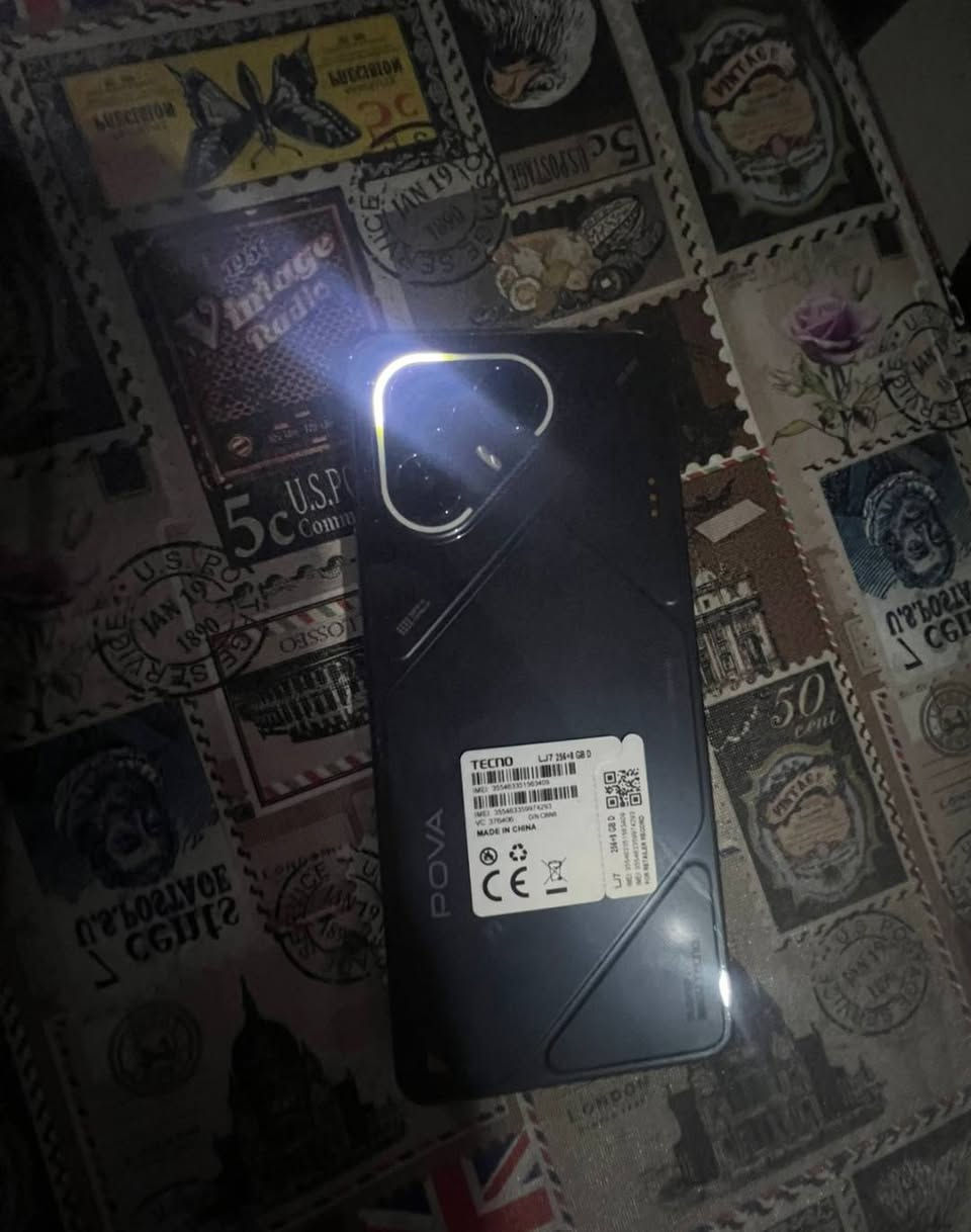 جهاز تكنو بوفا 7 5G
المعالج: 7300 
الرام: 8GB
الكامره الخلفيه: 50M
الكامره الاماميه: 13M
البطاريه: 6000MA
الشاشه: 1080x2460
الجهاز ويا باكيته وشاحنته مصارلي شهر من اخذته  رايده ب 300 بي مجال بسيط للاستفسار/***********
