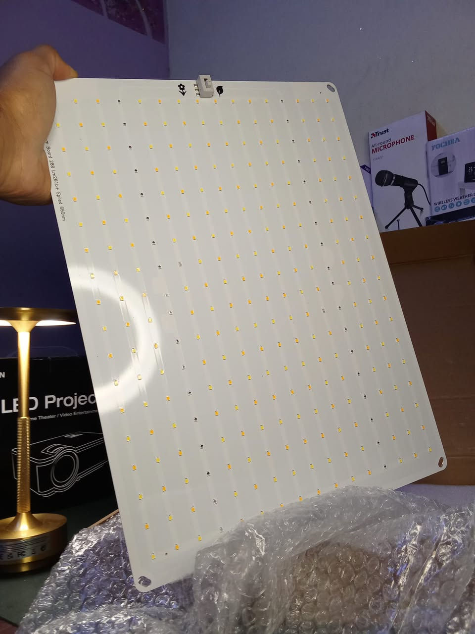 لوحة انارة تعليك للنباتات تحكم بدرجه الضوء 
قياس اللوحة 30×40سم سعر30


**إذا كنت صاحب هذا الإعلان وتريد حذفه لأي سبب، رجاءا أرسل رسالة إلى الدعم الفني**