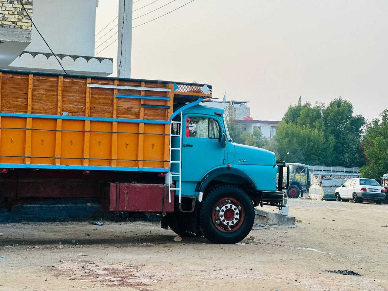 سلام عليكم من رخصت مدير الكروب.
سلام عليكم اقچم البيع ( 80)وضع شركة(قمارة بلادية)شاصي مكفول  محرك مكفول كير 25 سبرنك بلادي رقم  نكليزي ***********
