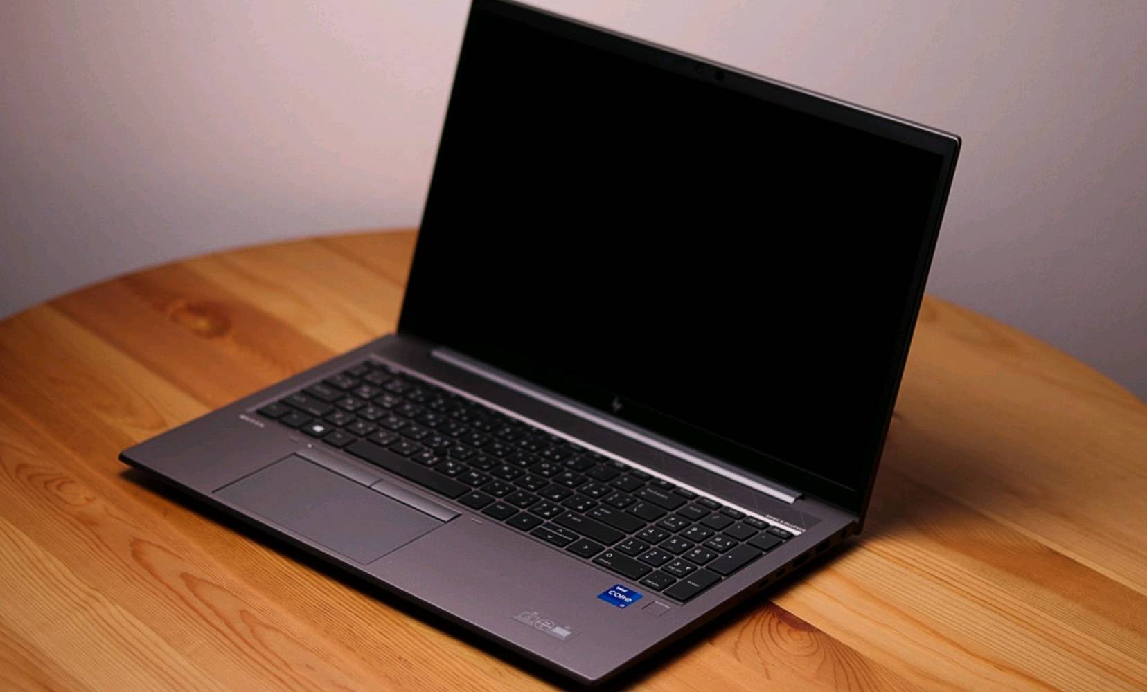 Hp zbook 15 g8 
جهاز نظيف جدا جدا
مستعمل يومين فقط وبعدها تم تخزينه دون اي استعمال
المواصفات :
شاشة 15.6inch FHD
التخزين 512gb ssd سريعة وسلسة
الرام 16gb تكفي لجميع المهام
المعالج core i7 الجيل 11🔥 معالج حديث للاستعمال العالي
كرت الشاشة 
1: كرت خارجي من نفيديا 4gb vram
2: كرت داخلي من أنتل inter iris x مع 8gb vram
دقة الشاشة عالية والوان واضحه جدا
البطارية ممتازة وبحالة سليمة
الجهاز نظيف ونظافته 99% 

الهدايا🎁 (الملحقات) : شاحن اللابتوب، ماوس كيبلي ممتاز، سماعة بلوتوث عالية الدقة، حقيبة كبيرة تحوي جميع الملحقات 

سبب البيع : احتياج للمال 

والسعر بيه مجال كبير للشراي 

المكان كركوك 

الرقم / ***********