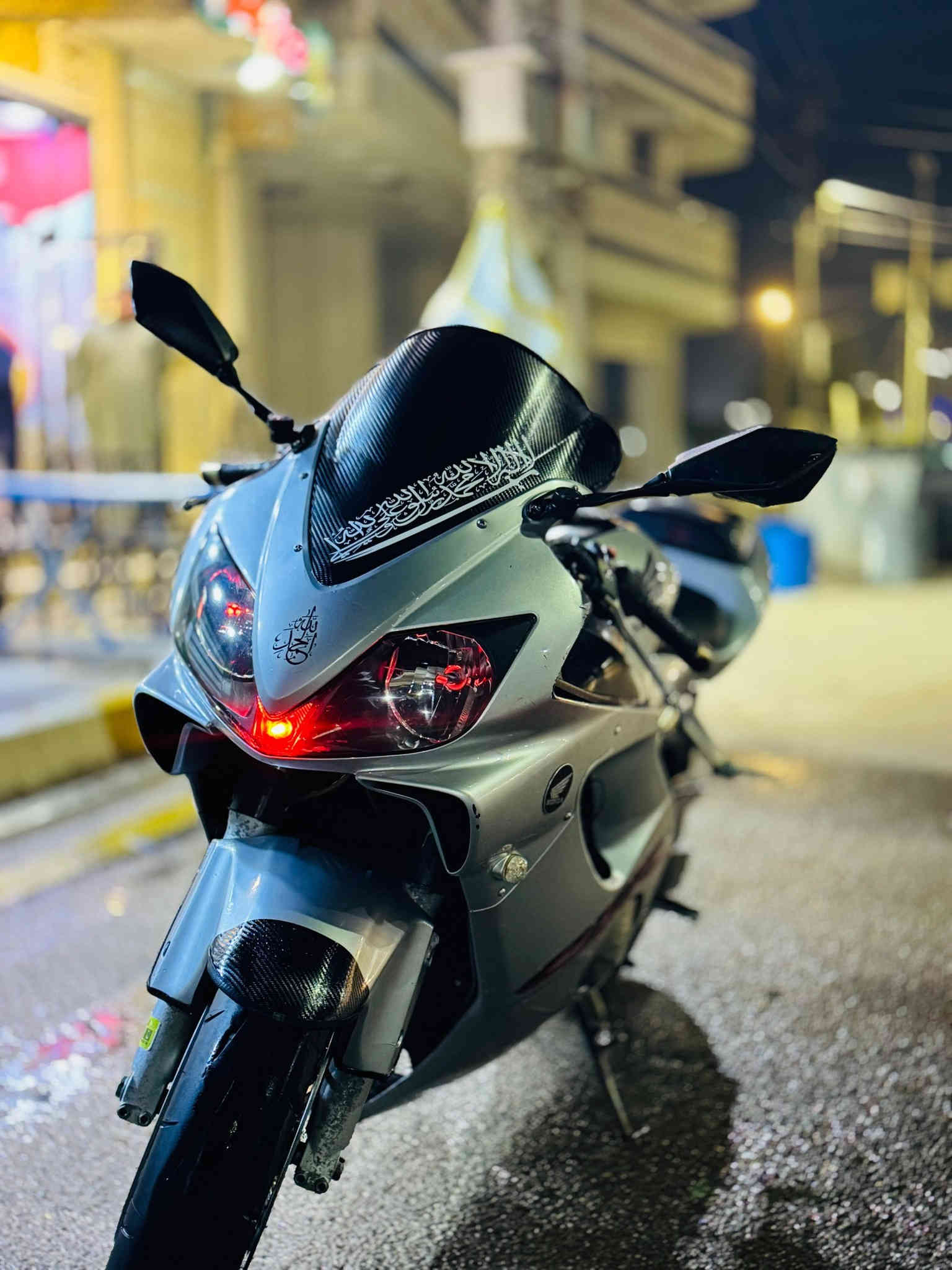 السلام عليكم دراجه F4i 2004
دراجه مثل مموضح بلصوره شلع معدل لاتبخير لاتنقيص لاصوت نعومه خير من الله بطناش تعليك فصلات تخم تاير جواها كهربائيات شغاله كلها/تراي للبصرا.. مكان صلاح دين دجيل سعر دراجه 18 قفل علمن دراجه بدون اوراق ***********
