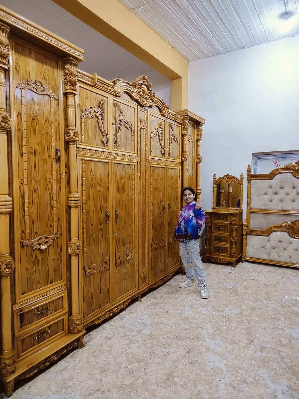 السلام عليكم غرفه مستخدمه بدون زاويه عنوان واسط العزيزيه شارع التربيه يوجد واتساب ***********
