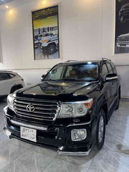 السلام عليكم 

 ✅لاندكروز GXR
✅اللون اسود 
✅الموديل ٢٠١٤
المواصفات:-
كاميرا خلفية 
فتحة سقف 
كشنات جلد مشمشي
كشن السائق كهرباء
8 وسائد هوائية
مصابيح زينون امامية 
مصابيح ليد 
بصمة تشغيل 
بصمة تشغيل عن بعد 
بصمة دخول في الابواب 
اشارة ترحيب في الابوب
3 قطع تبريد 
ثلاجة 
مستشعر وقوف 
محرك 6 سلندر
فورويل دفع رباعي
ويل 18 طخم تاير جديد قبل اسبوع شاده
بيها شبر بارد خفيف باب الصندوق 
السياره جاهزه من كلشي 
كير محرك كله شرط 
مكان السياره الموصل 
رقم صاحب السيارة 
***********

السعر ٣٩٠ وبيها مجال
