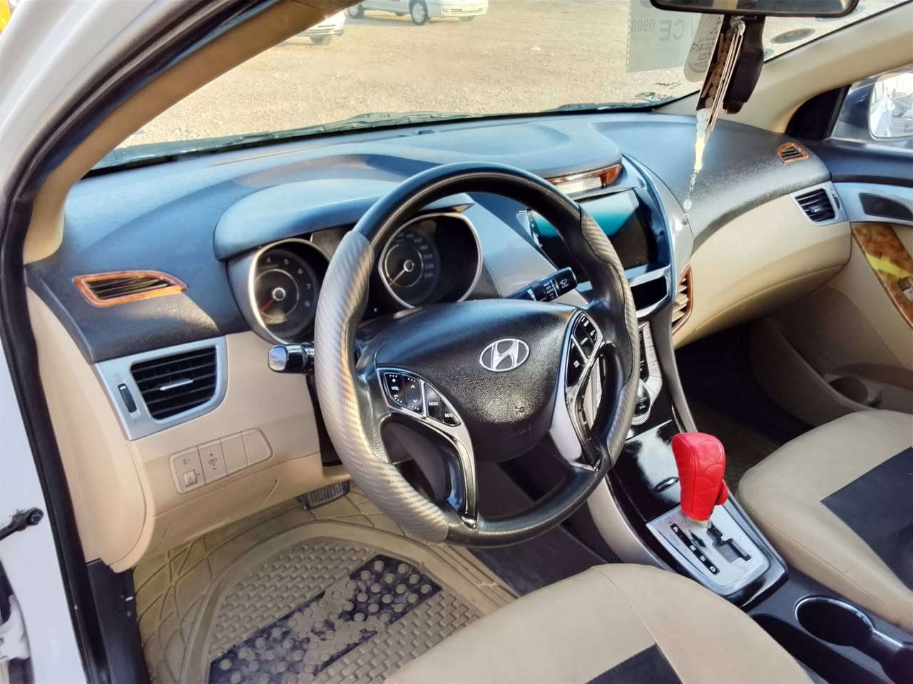 السلام عليكم اخوان
الانترا موديل 2012 السياره كفاله عامه وارد خليجي فوللل لاخير  كير ومحرك بلايلون حداديه خير من الله السياره أحله من الصور داخل صاج السعر 125 وبيه مجال حك جيتك  تدفئه  وتبريد.  للاستفسار.***********  🤍
