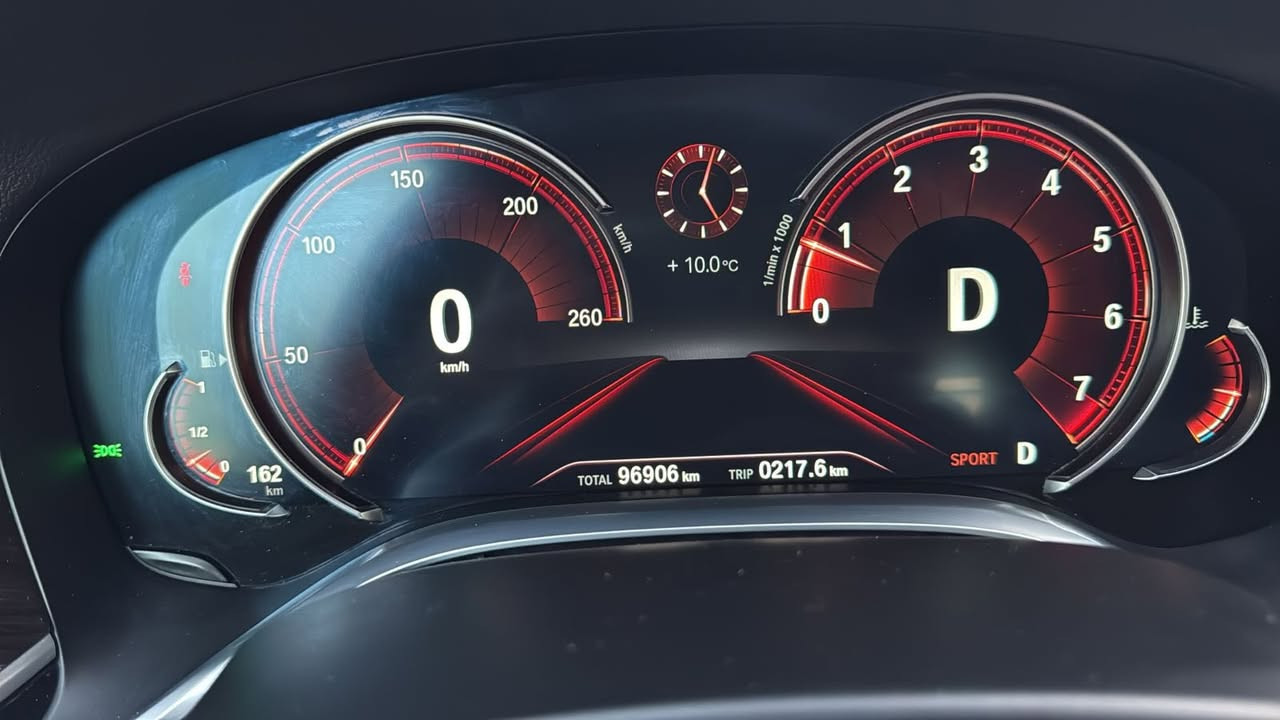 السلام عليكم
بي ام دبليو 740  وارد امريكي 2018 حادثة جاملغ وبنيد مصبوغ وربع والجاملغ الايمن مصبوغ السيارة بصمتين ابل كار بلاي لايت ذكي متحرك رادار بوابات امامية صندوق كهربائي بيبان اربع شفط اربع بصمات للبيبان السيارة فول مواصفات من الكامرات 360 درجة التبريد قطعتين وتدفئة  بالمقاعد مقاعد خزن ميموري ليد خلفي وليد داخلي الوان متغيرة كشنات جلد طبيعي صندوق السيارة ينفتح بالقدم والسيارة مكفوله كير ومحرك مناقصهه اي شي ونظيفة جدا ماشية 96 الف كيلومتر وبيهه هوايه موصفات اني مذاكرهن معروفه مواصفات البي ام السيارة جكات للاستفسار اتصال ***********
