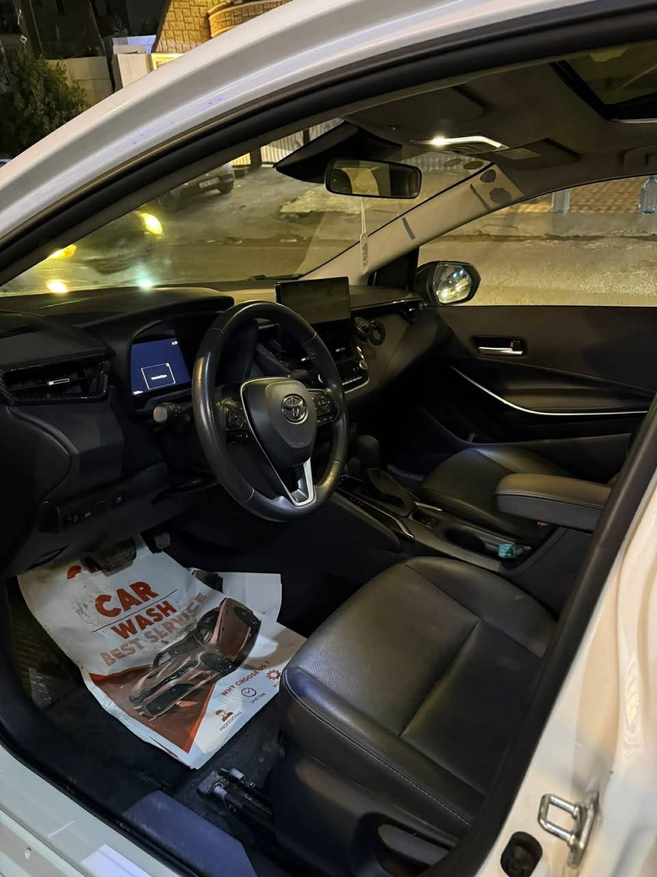 السلام عليكم 
كورلا هايبرد 2025
ماشية 13 الف
فتحة 
جلد 
رادار 
وباقي المواصفات
بيها بس هاي الرصعه البلباب موضحة بالصور ع وضعها  
السعر:157
***********
بغداد
