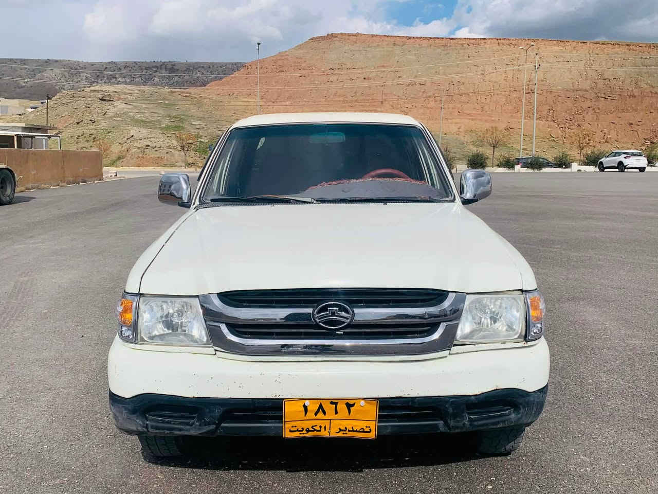 شوين كوية ***********
٢٩ وةرقة و محامةلة
پيكاب دير 
مةنةفيست فسفور 
مةكينة بةخ 
ناو سور 
مةكينة بة شةرت 
بوياخ بة شةرت نيية 
پيش دةعمى نيية 
سيارةكة كامل مةسروف كراوة 
شوينمان كوية كويسينجاك, أربيل
