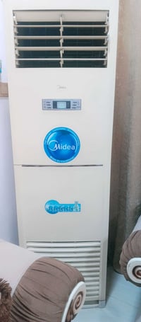 عندي سبلت سي ميديا 3 طن للبيع  نظيف جدا دفع قوي  ابيع عدا البواري واتس...