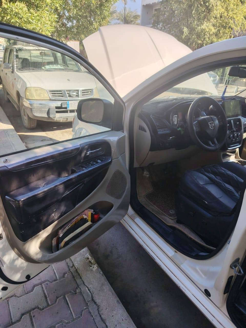 السلام عليكم دوج كرفان 2012 رقم أربيل دولي سنوية لحد 2030بأسمي تحويل فقط فول مواصفات أبواب كهرباء جنطة كهرباء تشغيل عن بعد كلين بدون حادث بدون صبغ فقط دعاميات والصندوق مبدل نفس اللون تخم تاير شاشة اعطال بالدشبول الحماوة خير من الله محرك 3600 الخانة الخامسة بيها ضعف بالولف فقط مكانها بغداد الكرخ  السعر 146/ وبيها مجال قليل *********** /***********
