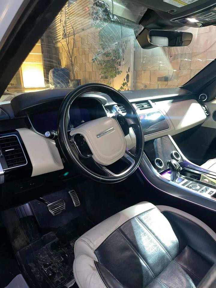 رانج روفر 2018
Autobiography 
وارد امريكي 
رقم بغداد 
محرك ٨  سوبر 
ماشية ٥١ ميل
مكاني بغداد الكرادة
للتواصل
 0773 337 9469
