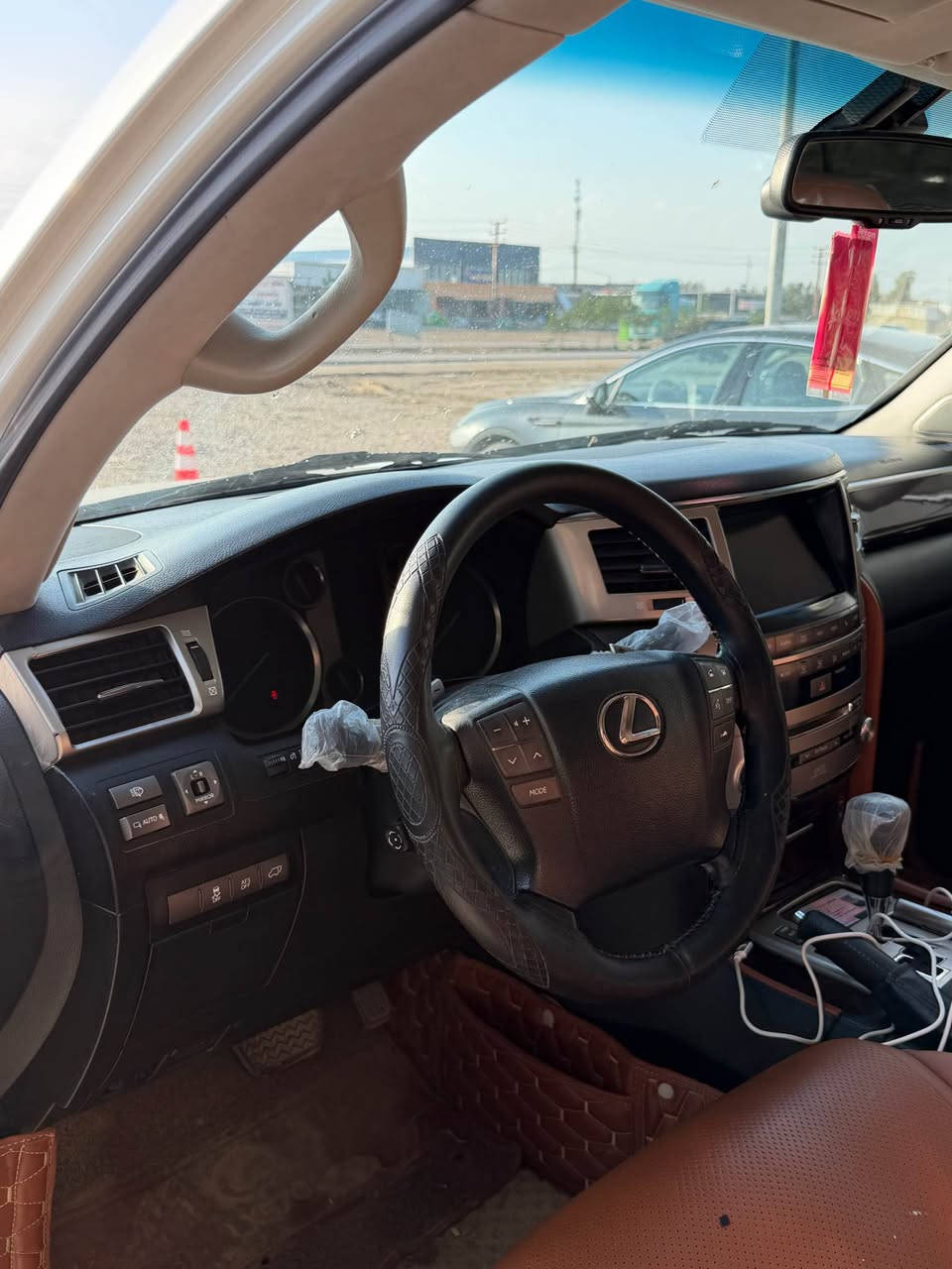 لكزز 2012 570 فول مواصفات رقم بغداد 
كير مكينه كفاله 
تريد تحويل او وكاله 
مابيه مصرف ولا دينار 
بيه ملاحضات موجوده بلسونار 
السعر 380 او بيه مجال 
للاستفسار 
*********** بغداد, العراق
