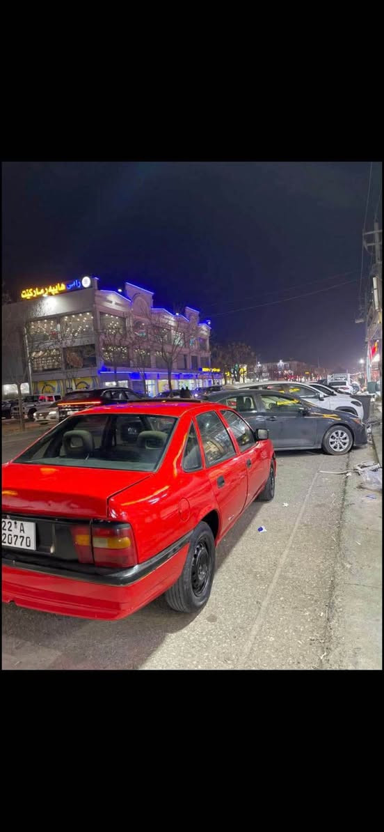 موديل 1993سةحر36
سارةكةحامةلؤجواني
جةمپئ كي خفيفي دواوةي هةية 
وةرگةرا برانةوة بةشةرت سيارةكة سةنةويوژينگةي نوئ ية سيارةكة
سلايت
فول ماسةفاتي
رقم تةلةفؤن وةتساپ *********** أربيل, العراق
