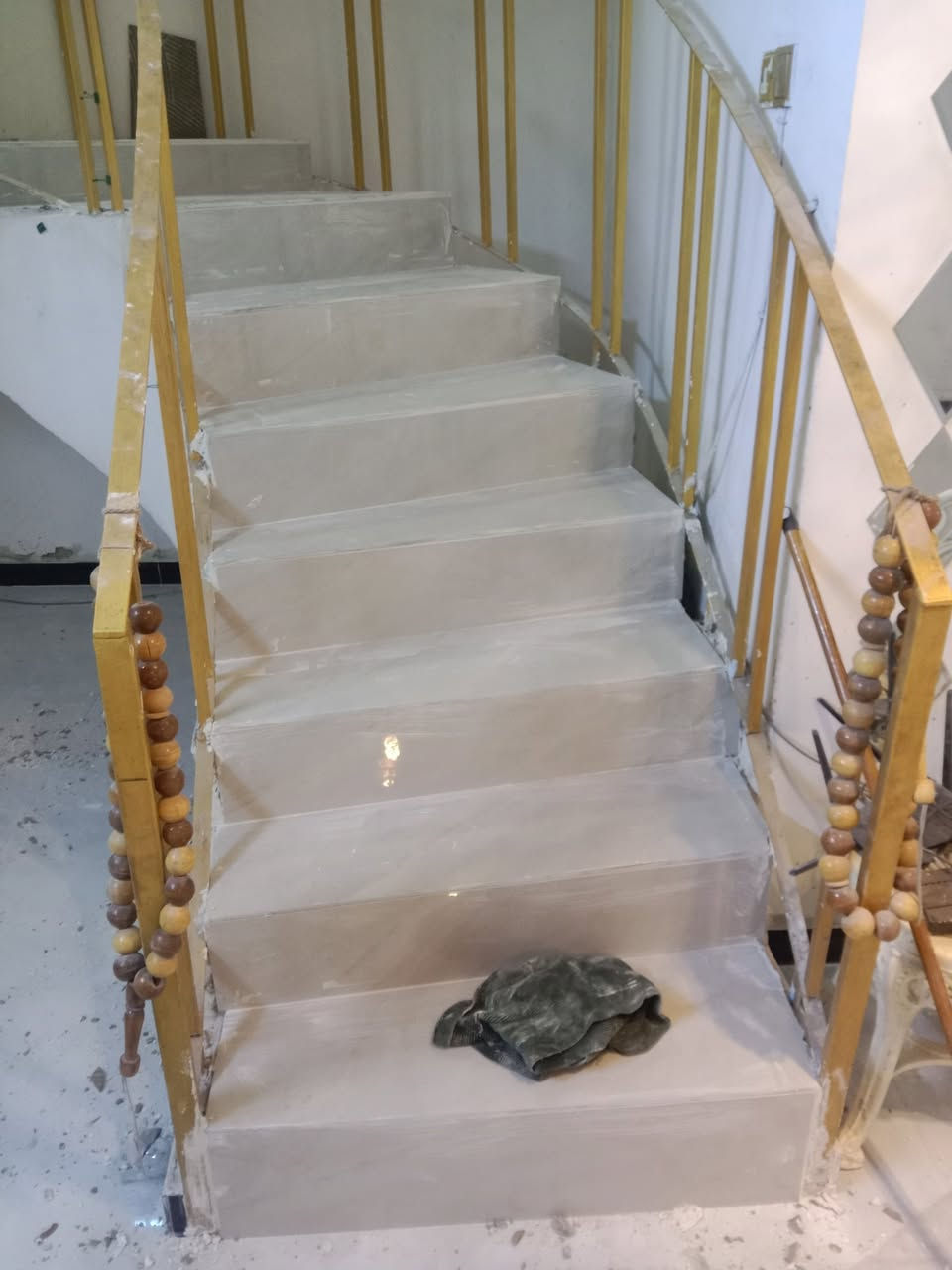 موجود خلفه سيراميك جدران ورضيات وبورسلين وبيات شغل درجه اولى مصري وتسلم مهندسين ***********
