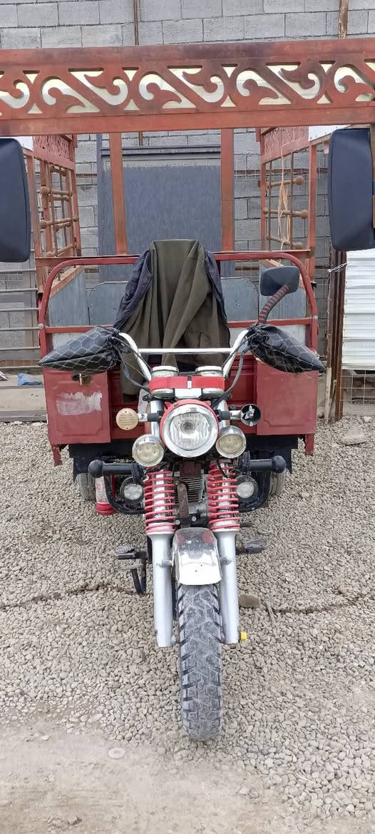 سلام عليكم سوته البيع نضيفه موديل ١٩محرك نضيف شاصيهى نضيف السعر مليون وتسعميه بيه مجال مكان الخمسه كيلو ***********
