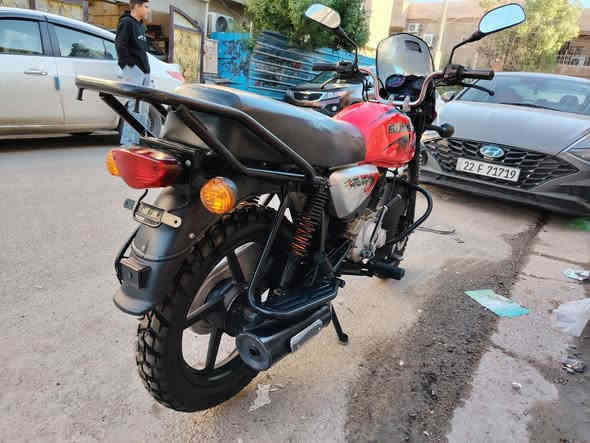 السلام عليكم.
***********
دراجة بوكسر هندي 2022 للبيع
_الدراجه نضيفه ماشيه 28000 الف وكاله من الشركه اوراقها كامله
_مكينه نضيفه بلاديه برغي مامفتوح منها تجي وتشوف النضافه بعينك بعد احلاا من الصور
_ دبلات بلاديات ونضيفات تايرات جدد نضيفات
_ كهربائيات كامله وشغالات
_دهن جديد وارقه نوعيه 
الدراجه استعمال شخصي وللبيت وماشيه 28000 الف بس اخت الجديده تجي وتاخذها وتترحملي
السعر 1750الف
للتواصل ***********
العنوان بغداد الشعب.
