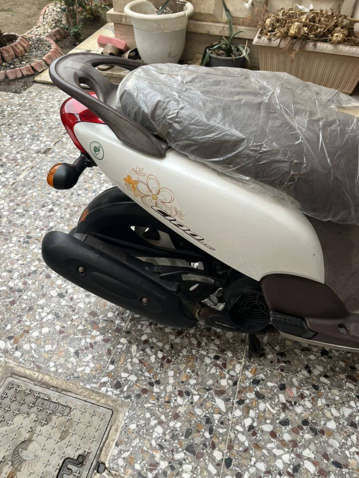 السلام عليكم
دراجه فله للبيع مكفوله كفاله عامه من كلشي بانزين محسن الدراجه نوزل السعر ٨٥٠ بيها مجال 
العنوان بغداد حي العدل الرقم ***********
