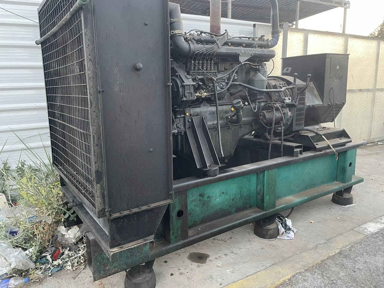 السلام عليكم
سكنيا 94 قبق حديد 
توليد 200 KV
برودكشن ميكانيك 
المولده مجفته جديد لا تبخير لا تنقيص 
بيهه فطر بلسلندر ملحوم لا يمه مجره مي ولا دهن مكان مي ئثر مثل مموضح بلصوره 
السعر 55 
***********

