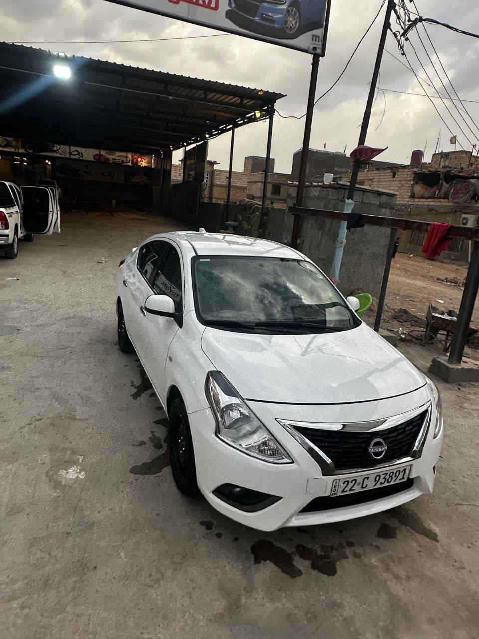 سلام عليكم للبيع نيسان سني هندي العطر الجديد مديل 24 كفاله عامه لاضربة ولاصبغ بيها شخط بالباب خلف السائق ورصعه بدوسة كلش صغيره غيرهن ماكو  رقم اربيل ماشيه 55 حقيقي سعرها 127 وبيها مجال مكاني البصرة ***********
